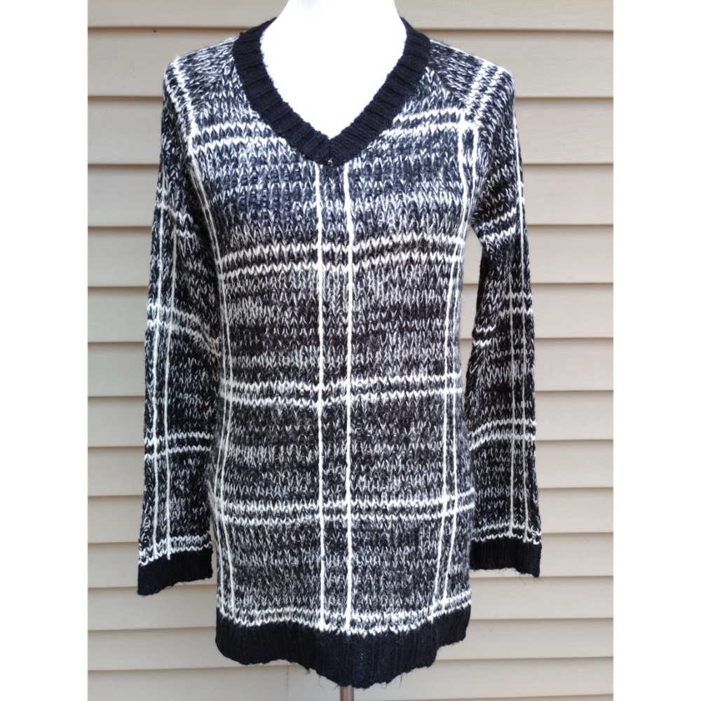 RESERVED.  Black Plaid Sweater White - Picture 2 of 7